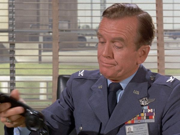 I Dream Of Jeannie - Jeannie por la defensa