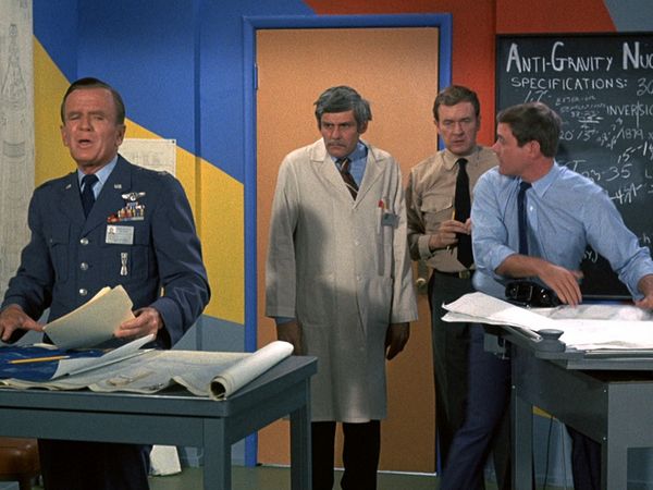 I Dream Of Jeannie - Jeannie y el arma secreta