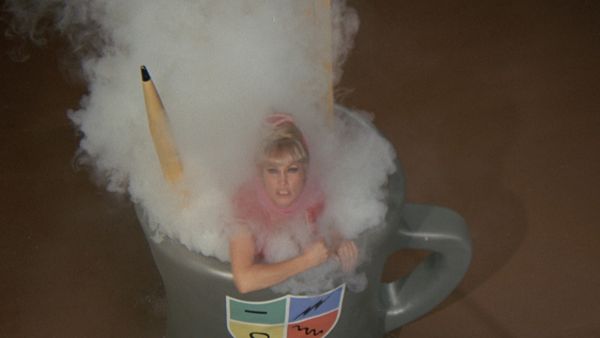 I Dream Of Jeannie - Novia de la orden de chantaje