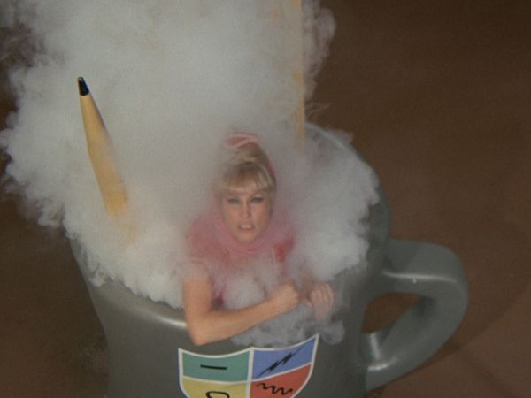 I Dream Of Jeannie - Novia de la orden de chantaje