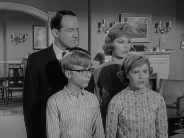 The Patty Duke Show - My Cousin, The Heroine