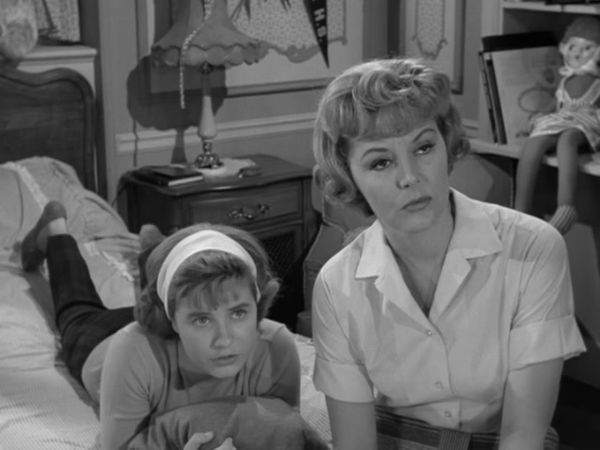 The Patty Duke Show - The Perfect Hostess