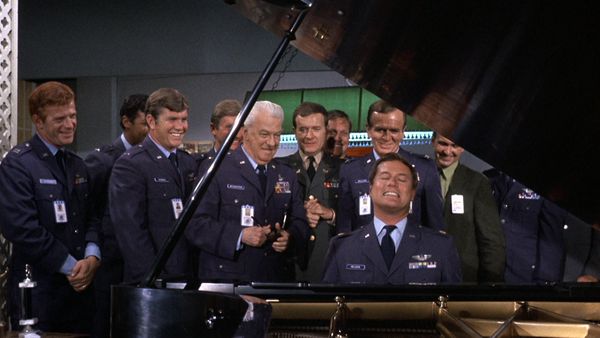 I Dream Of Jeannie - Jeannie en el piano