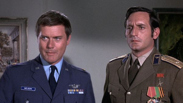 I Dream Of Jeannie - Nunca ponga a un genio en un presupuesto