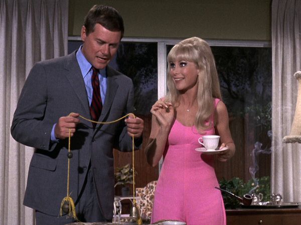 I Dream Of Jeannie - Por favor, no le des a mi Jeannie más vino