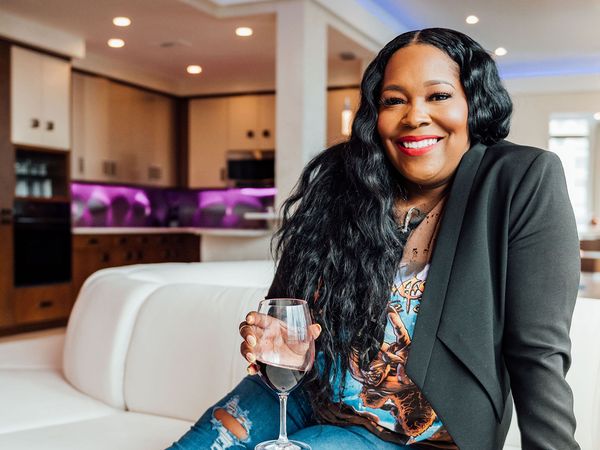 Celebrity House Sitting - George Wallace's Hotel-Chic Penthouse