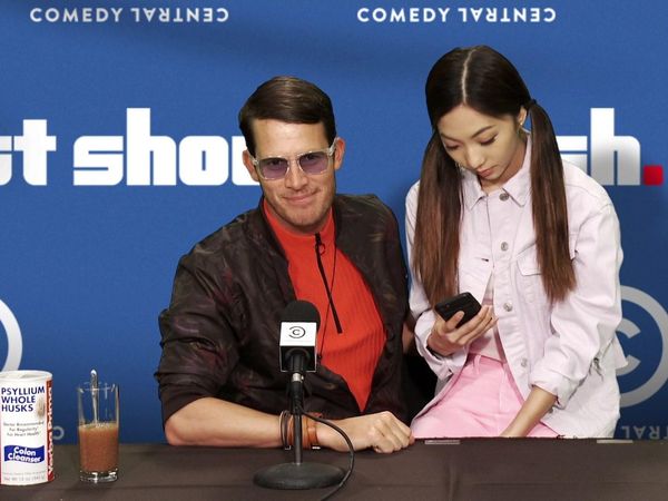 Tosh.0 - June 13, 2017 - Golf Fight