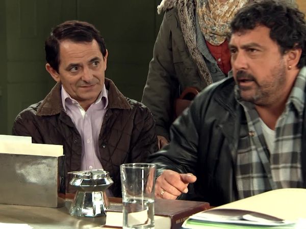 Con el culo al aire - Un posible embarazo y un coche oficial