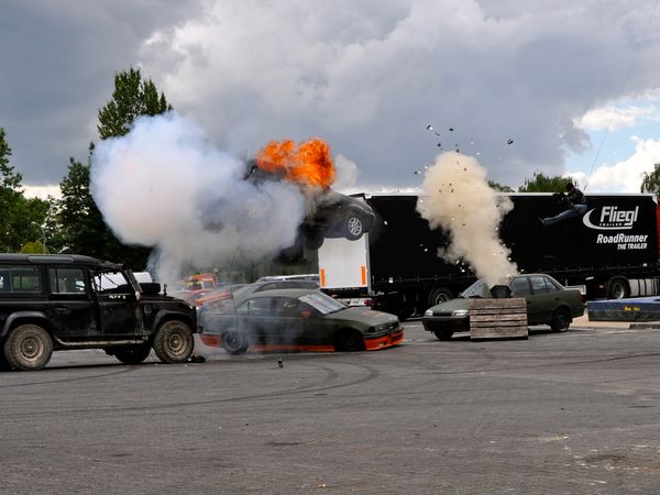 Stunt Heroes - Drift, Fly and Fire
