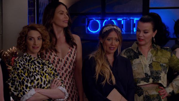 Younger - Chicas a un lado