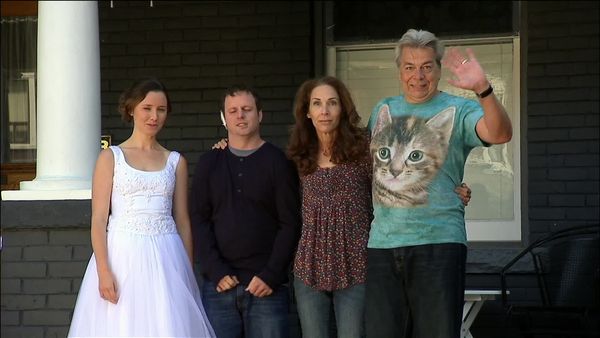 Meet The Family Canada - Dimwit Dad