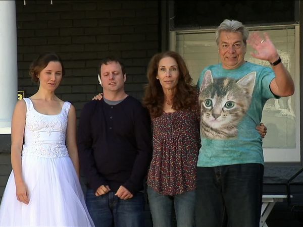 Meet The Family Canada - Dimwit Dad