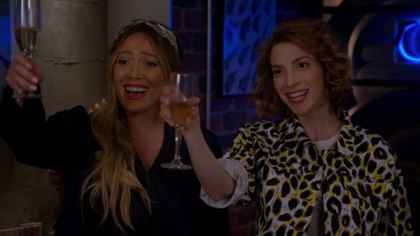 Younger - Garotas na lateral