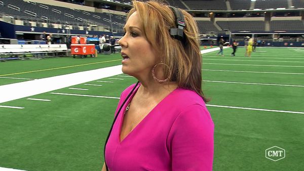 Dallas Cowboys Cheerleaders: Making the Team - Game Day
