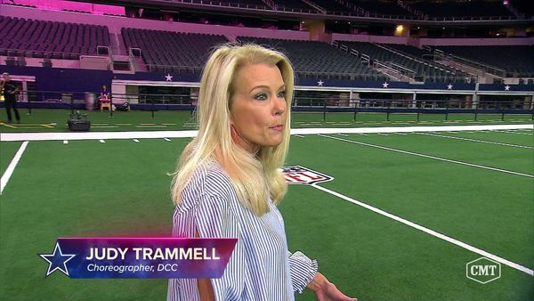 Dallas Cowboys Cheerleaders: Making the Team - Field Ready
