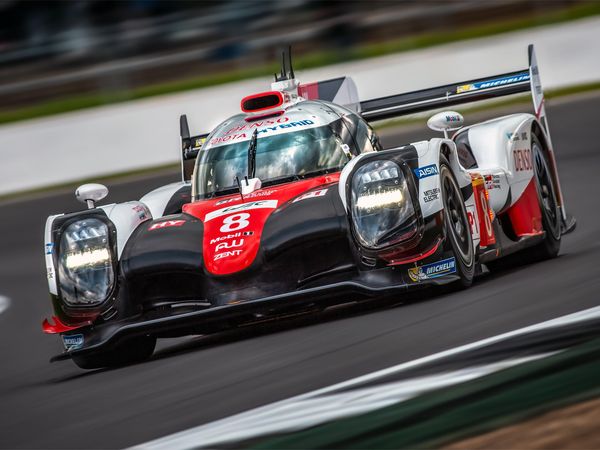 Go Green - Toyota Hybrid in Le Mans