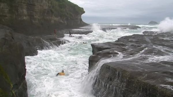 Danger Beach - Episode 10