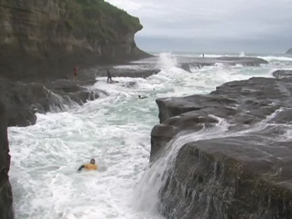 Danger Beach - Episode 10