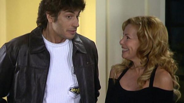 Ana y los 7 - Todo el mundo tiene un secreto