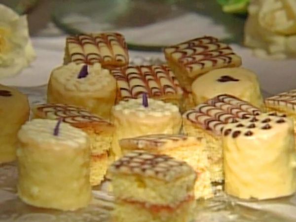 Baking With Julia - Ladyfingers Genoise with Flo Braker