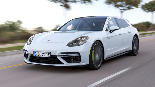 Superautos - El lujo subió a cuatro
