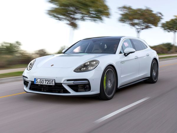 Superautos - El lujo subió a cuatro