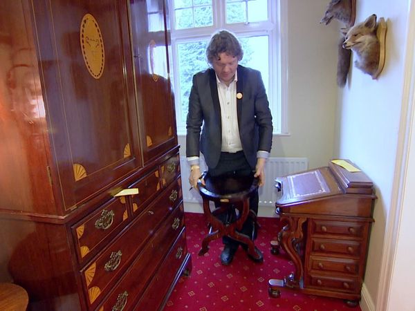 Secret Dealers - Episode 17