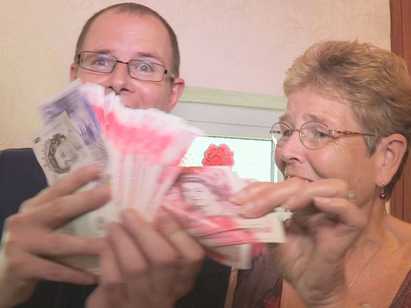 Secret Dealers - Episode 16
