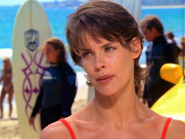 Alerte à Malibu - Haut les surfs