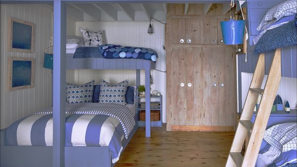 Sarah's Rental Cottage - Bunkroom, Screen Porch