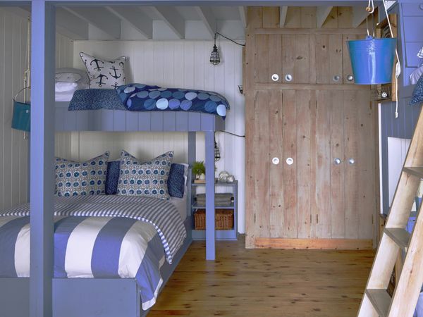 Sarah's Rental Cottage - Bunkroom, Screen Porch
