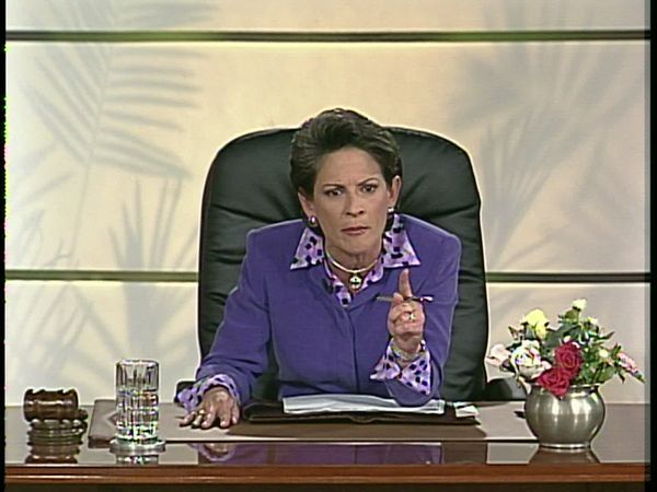 Sala de parejas - Dos mujeres; Chofer; No deja las drogas