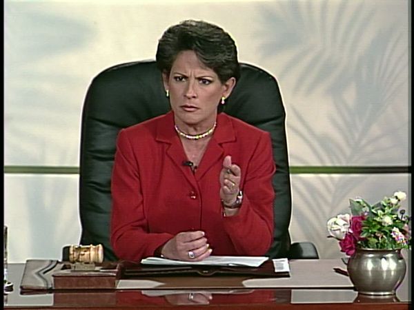 Sala de parejas - Custodia de niño; Acosadora; La viagra; Devolución