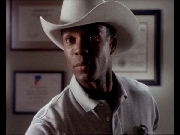 Walker Texas Ranger - Quelque chose dans l'ombre - 1ère partie