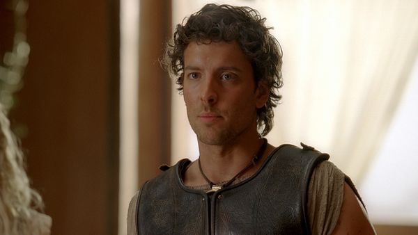 Atlantis : Saison 1 - Une fille peut en cacher une autre