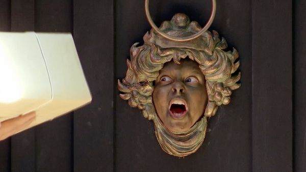 Just for Laughs Gags - Living Door Knocker
