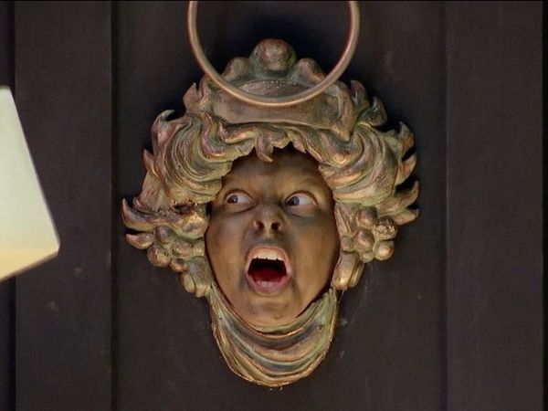 Just for Laughs Gags - Living Door Knocker