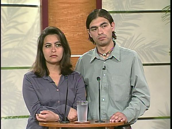 Sala de parejas - La invitación; Por la amistad; Persecución