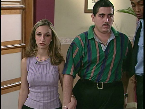 Sala de parejas - A la memoria del difunto; Cámara fuera de servicio; Ciudadanía