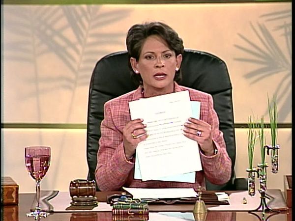 Sala de parejas - Despertador; Auto clásico; Contrato
