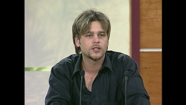 Sala de parejas - Hogar; D.J.; Brad Pitt II