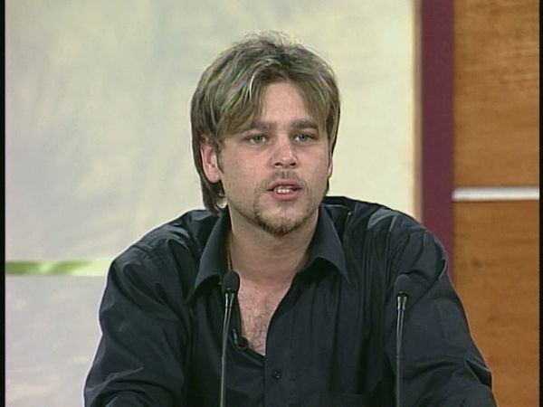Sala de parejas - Hogar; D.J.; Brad Pitt II