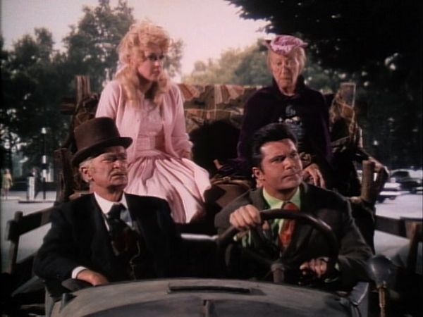 The Beverly Hillbillies - Something For The Queen