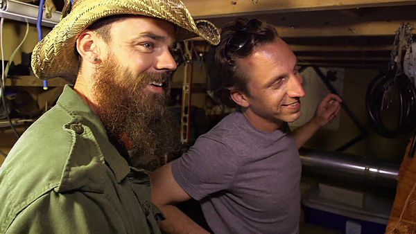 Marty et Bam Bam Brocantent - Une famille généreuse