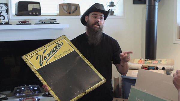 Marty et Bam Bam Brocantent - Un casier payant
