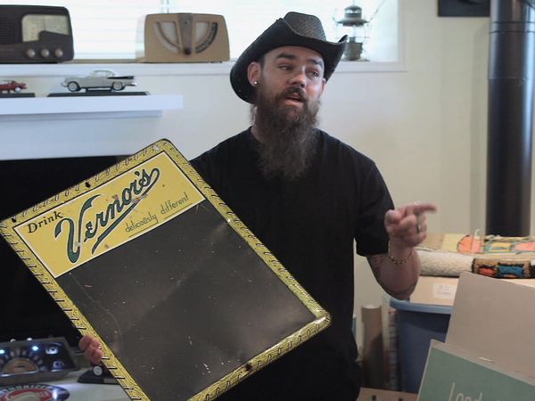 Marty et Bam Bam Brocantent - Un casier payant