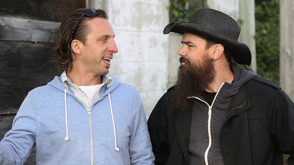 Marty et Bam Bam Brocantent - Aux ordures!