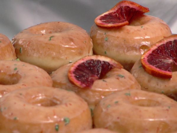 Donut Showdown - Luau