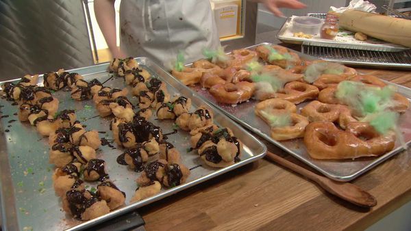 Donut Showdown - Mardi gras