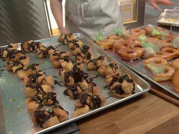 Donut Showdown - Mardi gras